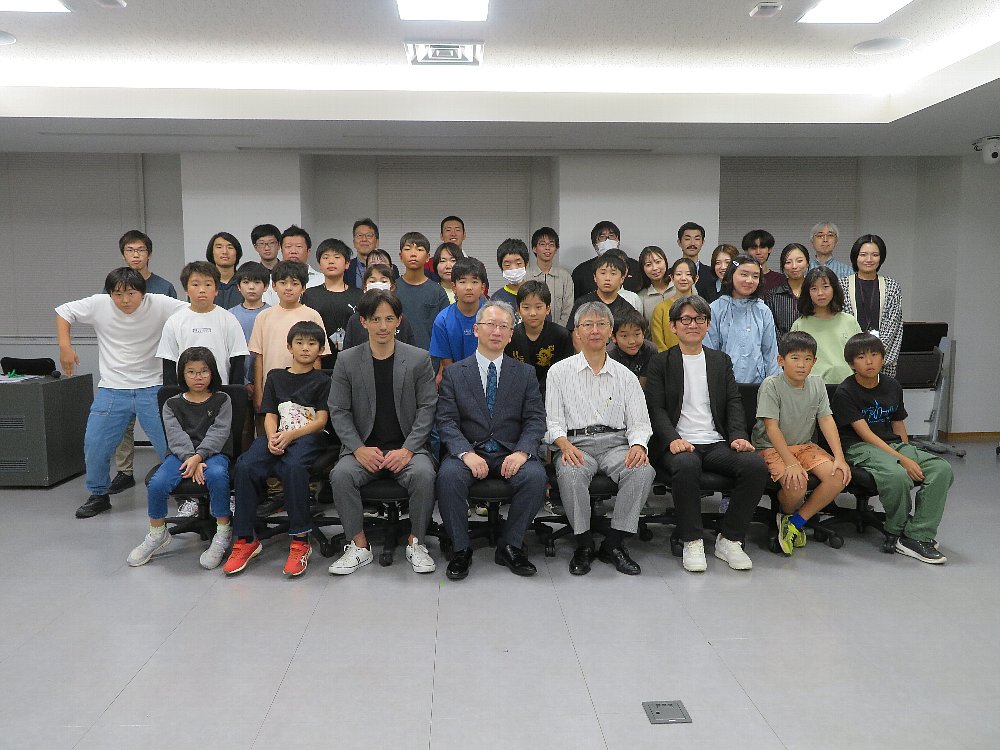 補助指導員の先生方とともに