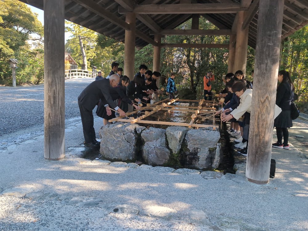 手水舎に作法を学ぶ
