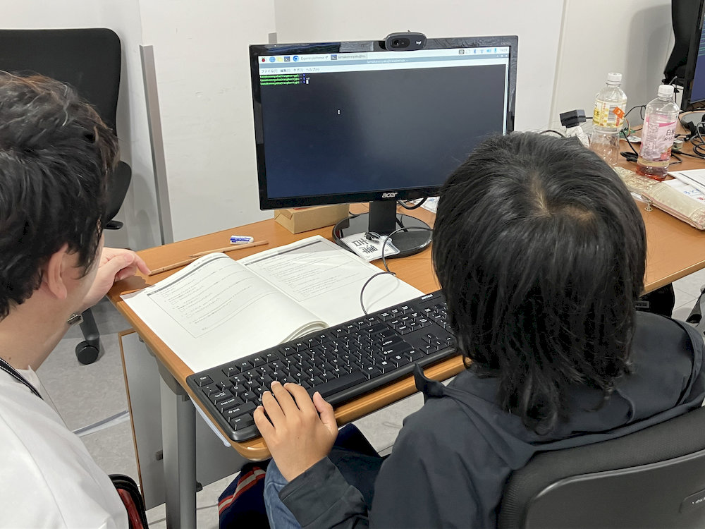 ターミナルを使ってコマンドを学ぶ様子